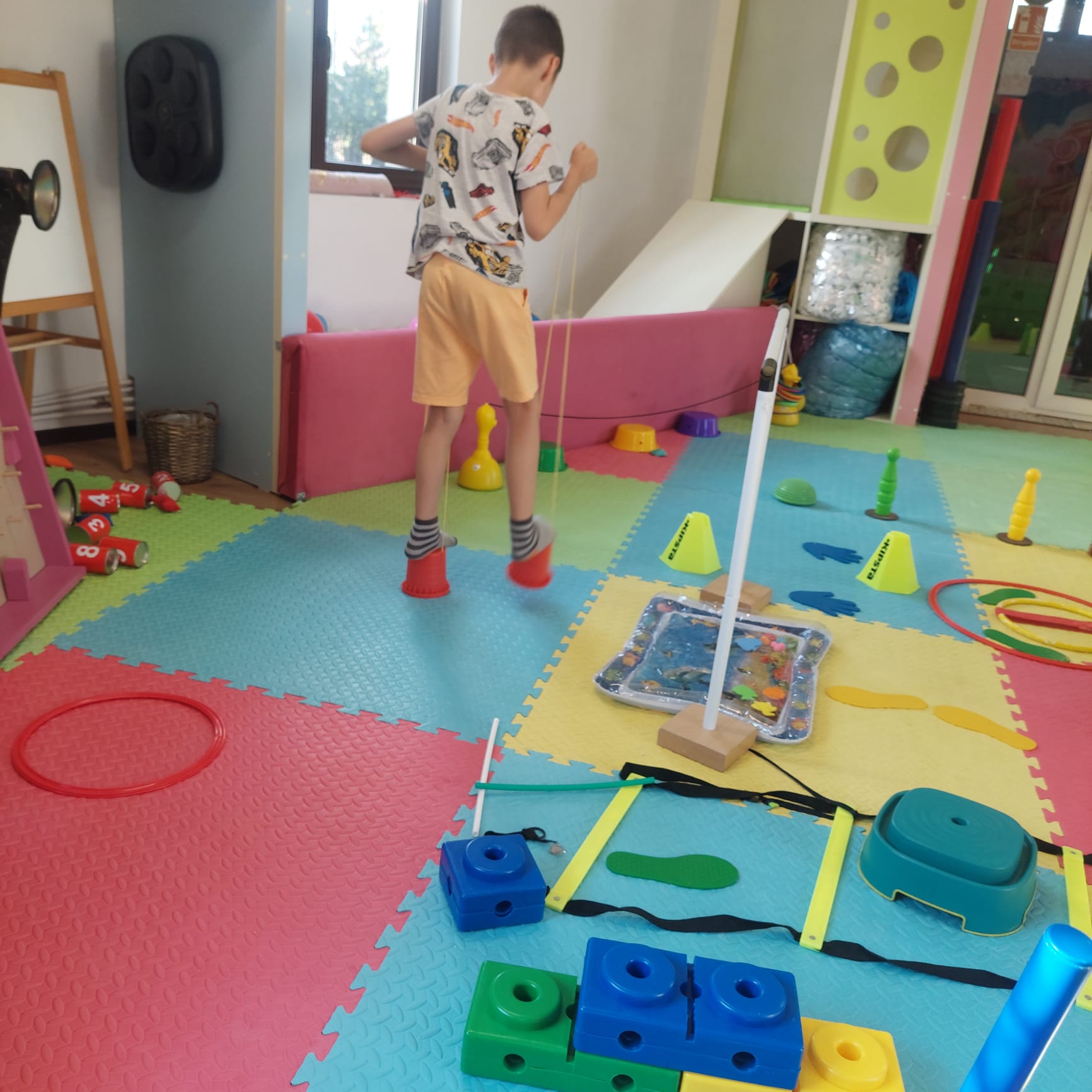 Activități de grup în spațiul Therapy Gym
