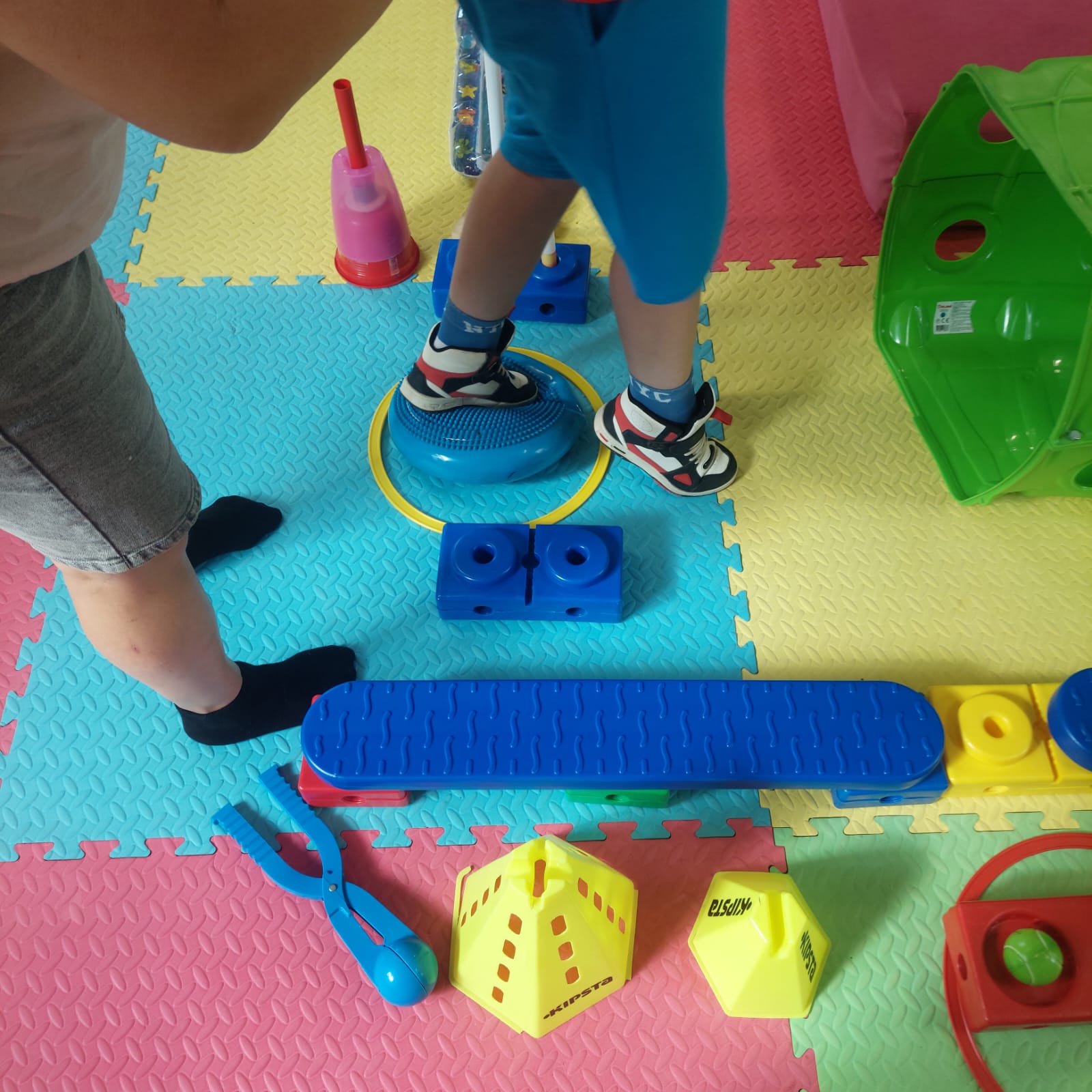 Activități de grup în spațiul Therapy Gym